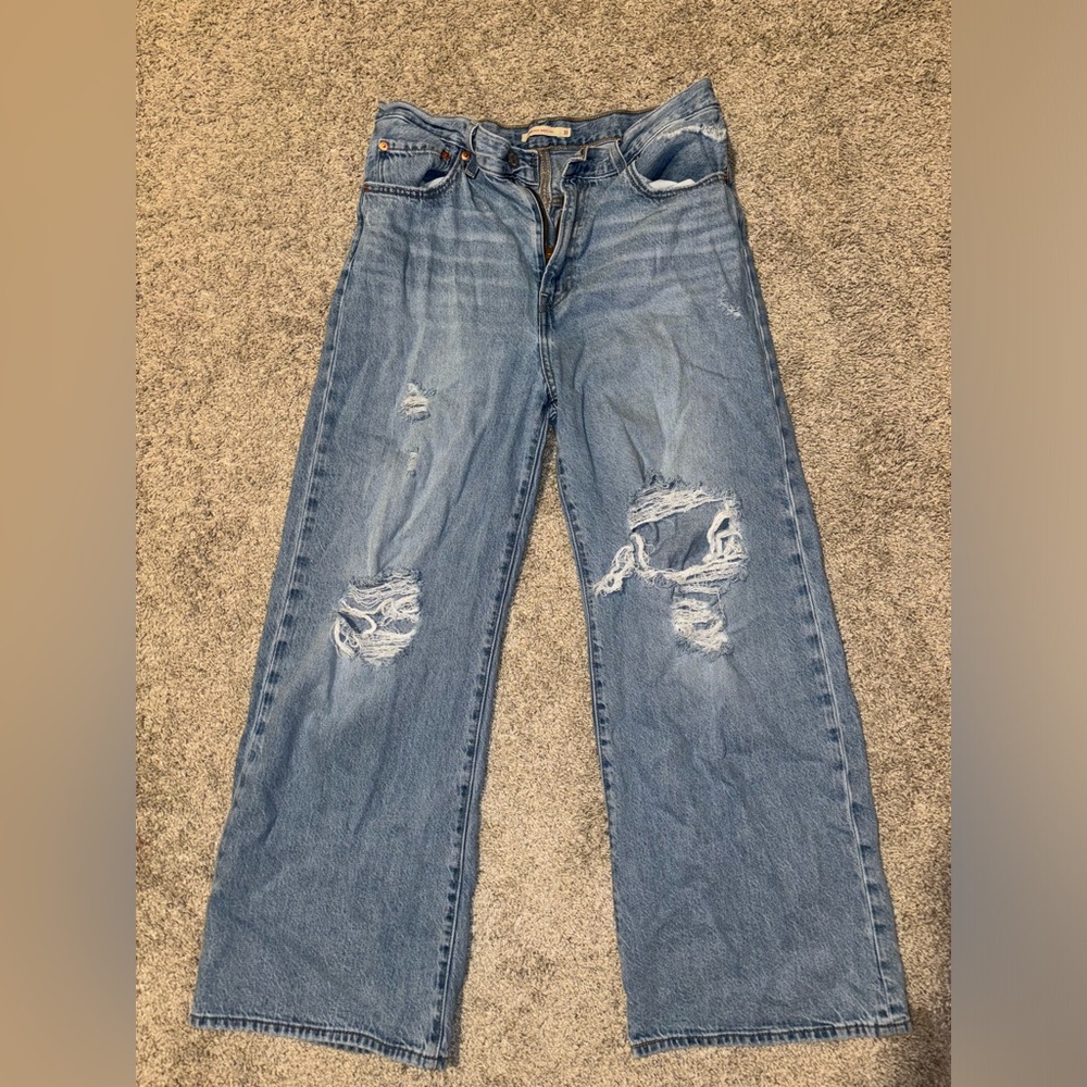 Levi’s Ribcage Wide Leg. Size 31
